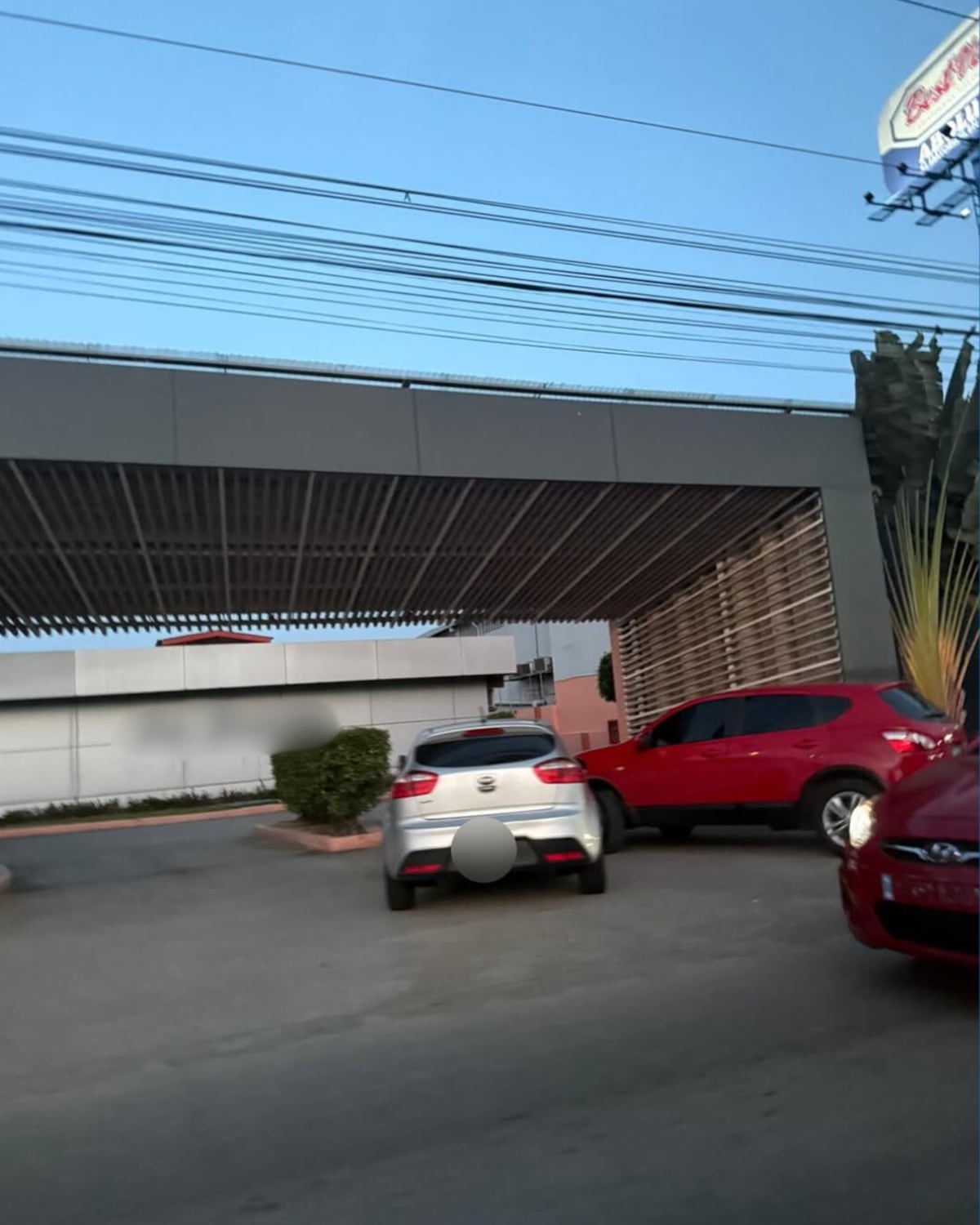 Ninguno se quería bajar: Colisión en ‘push’ por Llano Bonito