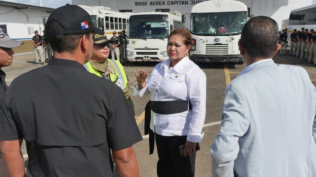 Panamá saca del país a 108 colombianos en un solo vuelo