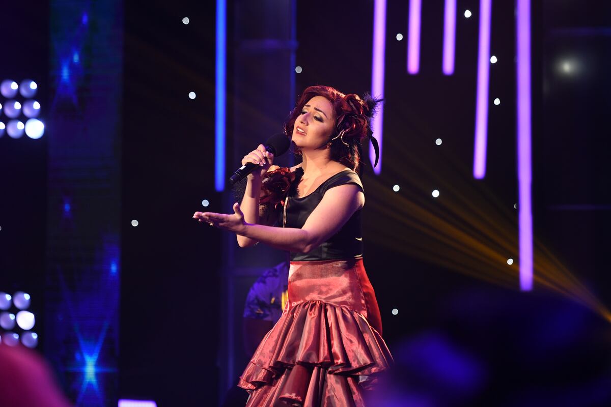 Intérprete de Óscar De León en ‘Yo me llamo’ es sacado de emergencia de tarima por un inesperado aire en el pecho