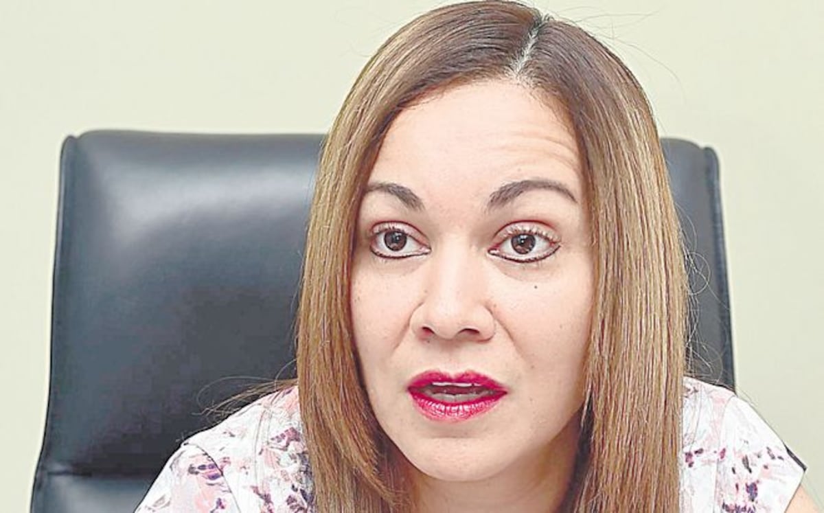 Directora del Senniaf se enfrenta a 'El Preguntón'