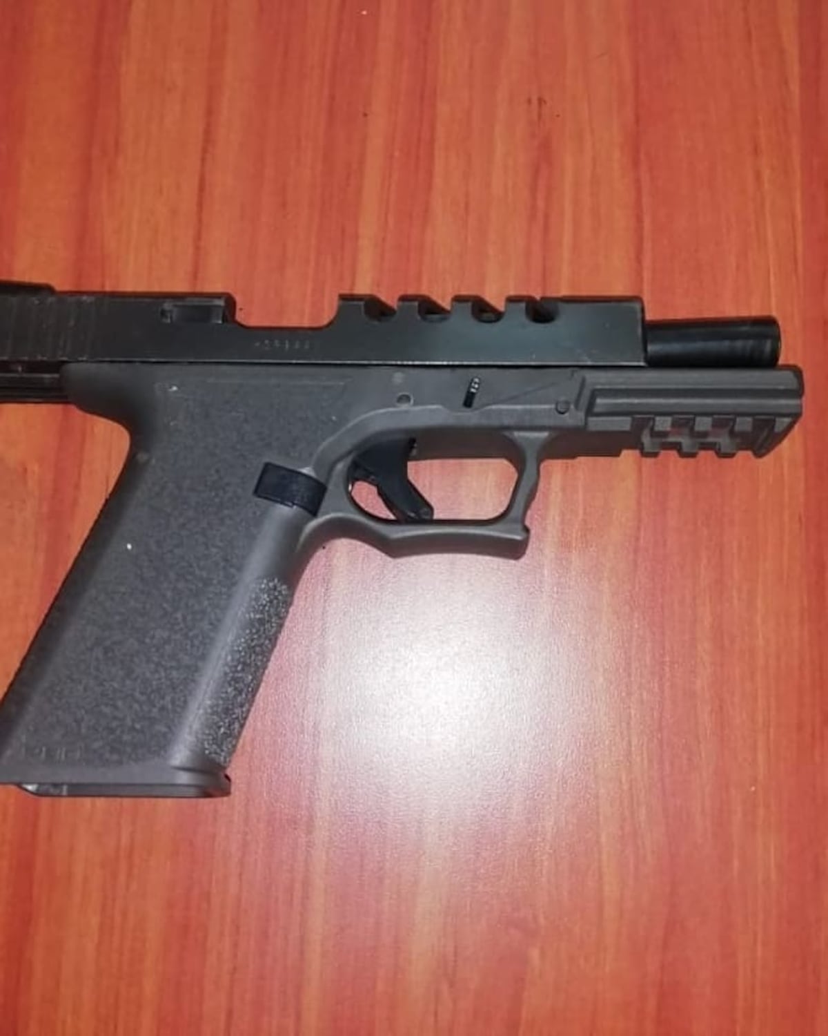 Le roban a señora $2 mil 500 de un susú. La Policía les da persecución. Video