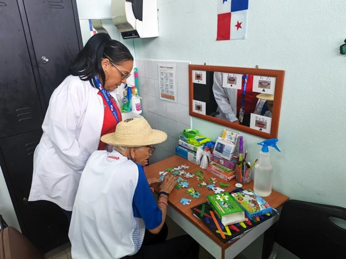 Grupo de logopedia ayuda a recuperar la voz y la independencia tras un ACV en el hospital Arnulfo Arias