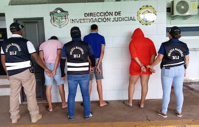 ¡El colchón tenía su secretito! Una mujer y dos hombres caen: allanaron una casa en San Joaquín y apareció hasta un chaleco balístico +Video