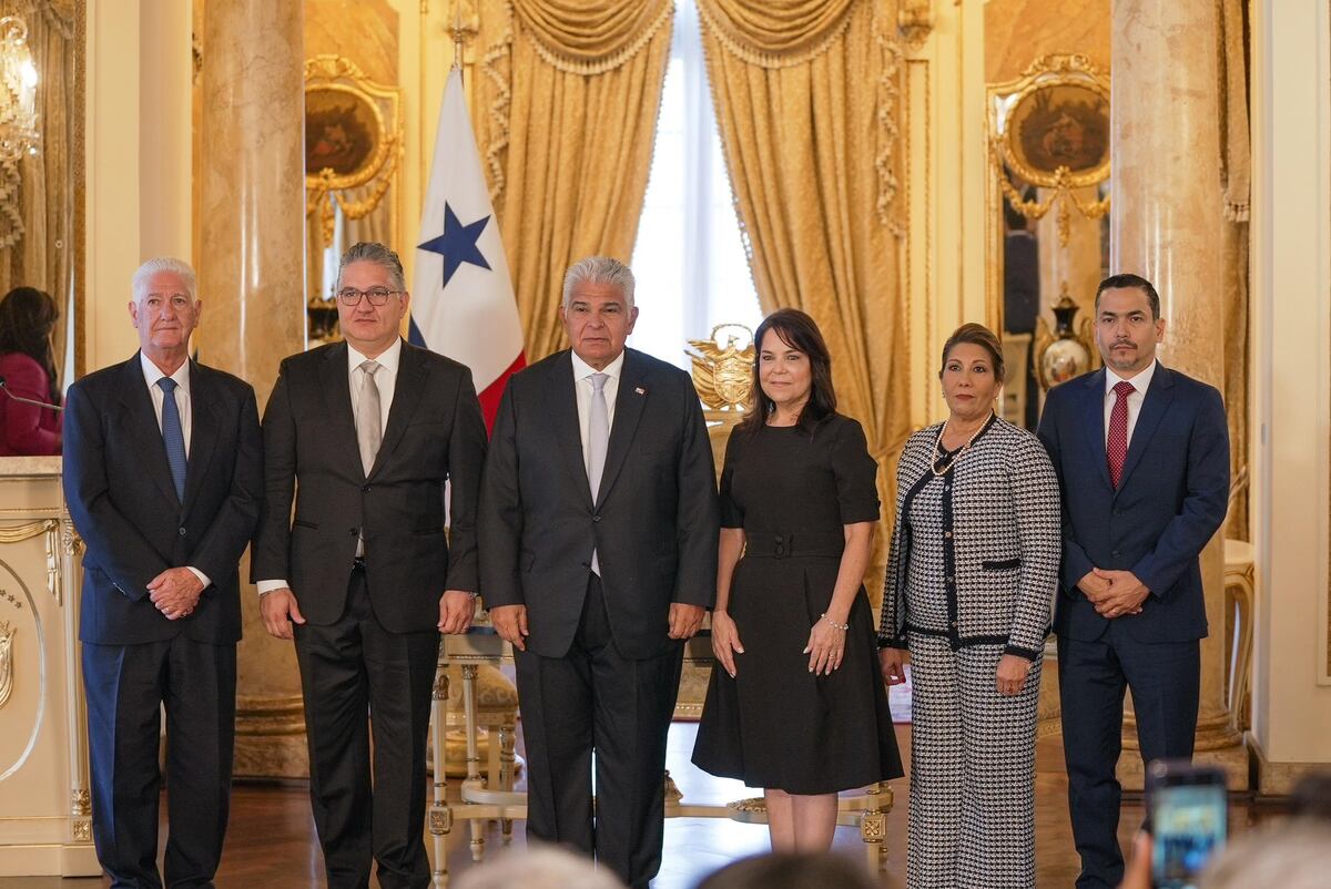 Mulino ratifica a nuevos procuradores y magistrados del TE