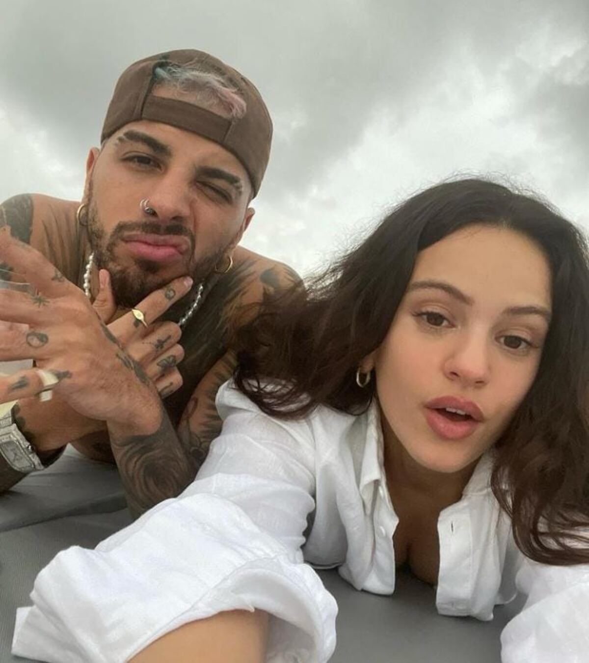 La Rosalía confirma ‘juju’ con Rauw Alejandro +Fotos