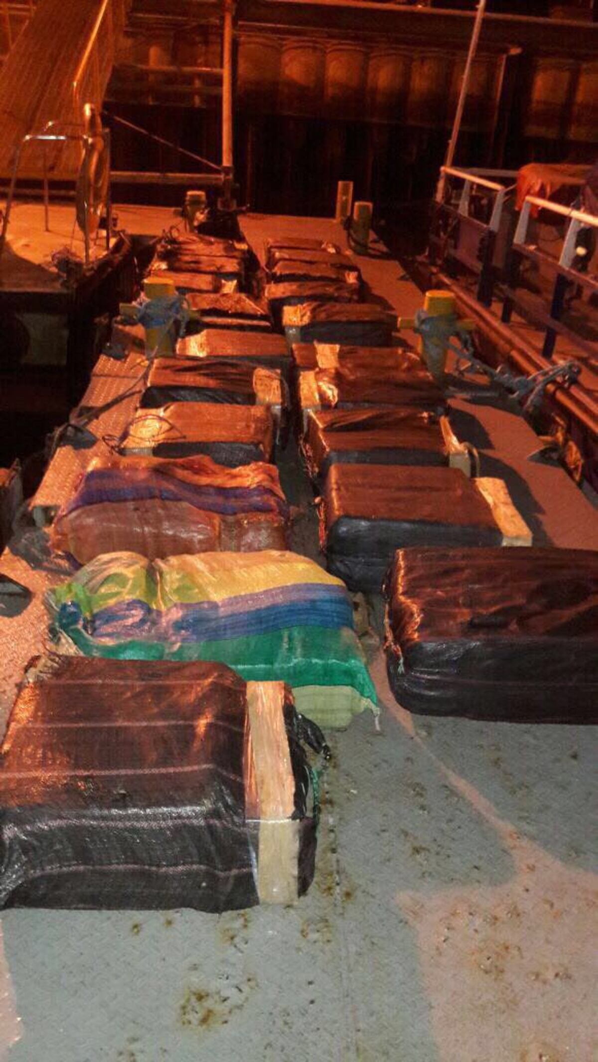 ¡CASI SE ESCAPAN! Condenan a colombianos que agarron con droga en Punta Burica