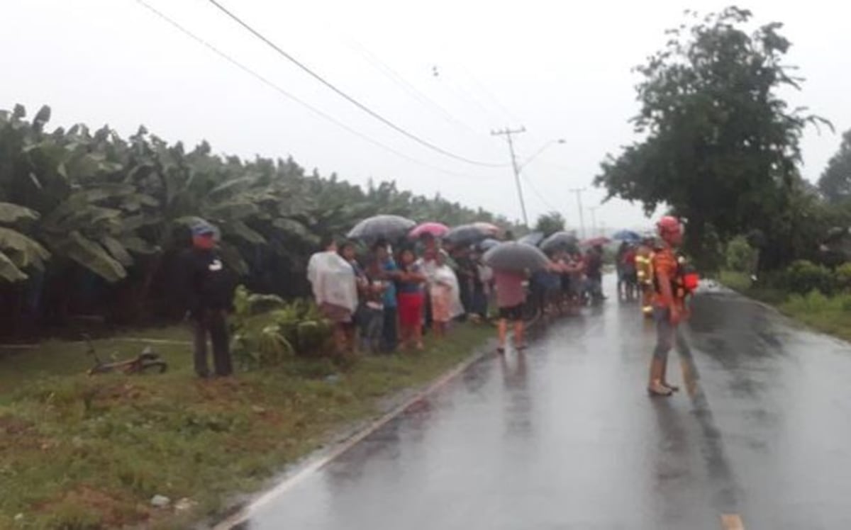 ¡SANTO CIELO! Se electrocuta y muere al pisar un cable