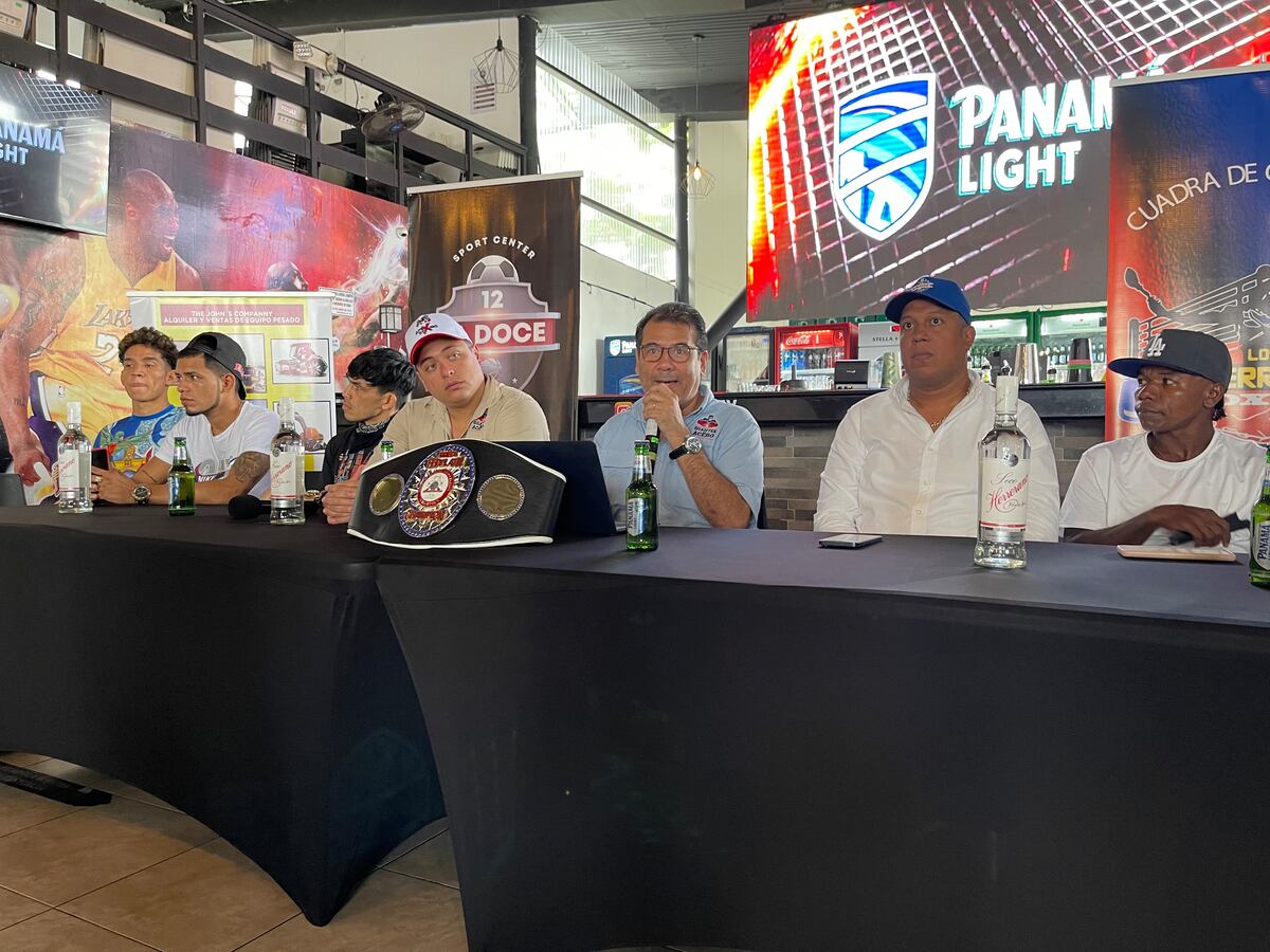 Guantes de Acero 50. Una cartilla con púgiles de Colombia, Cuba, Ecuador, Costa Rica, Guatemala y Panamá