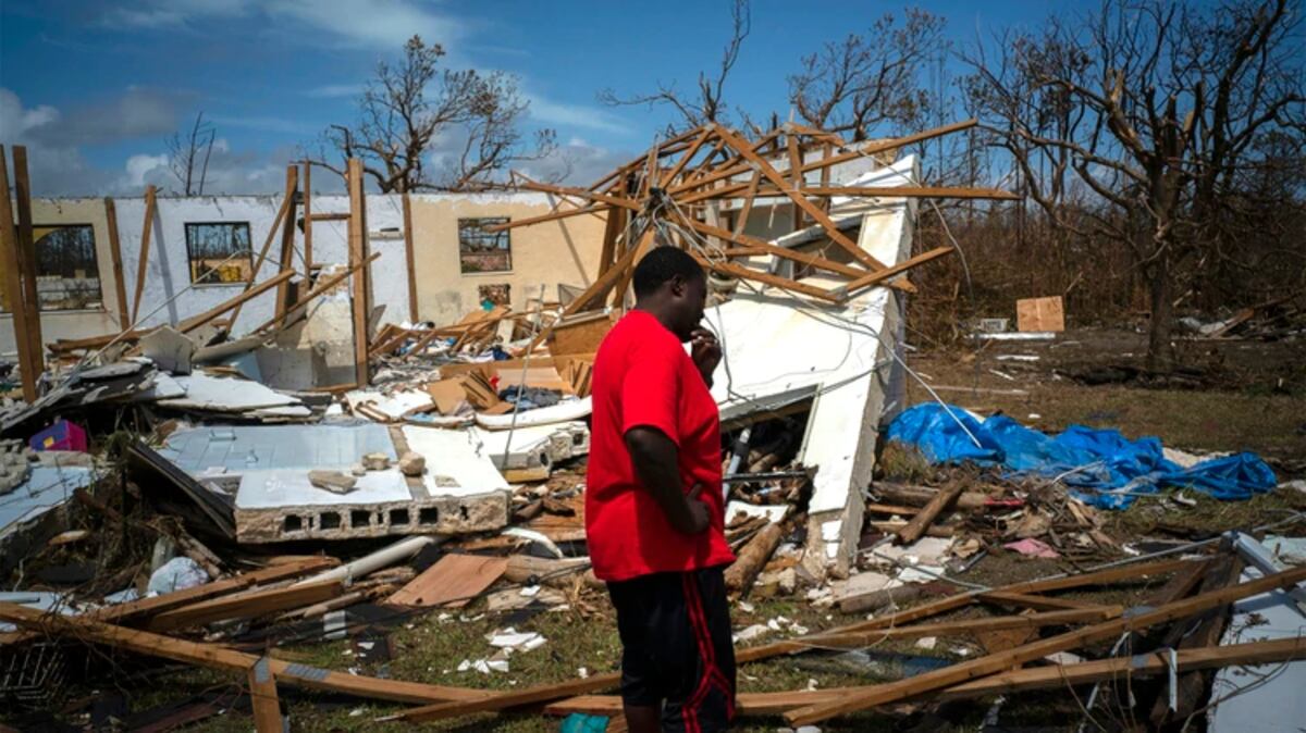 El desconsuelo y la incertidumbre marca a supervivientes de Dorian en Bahamas