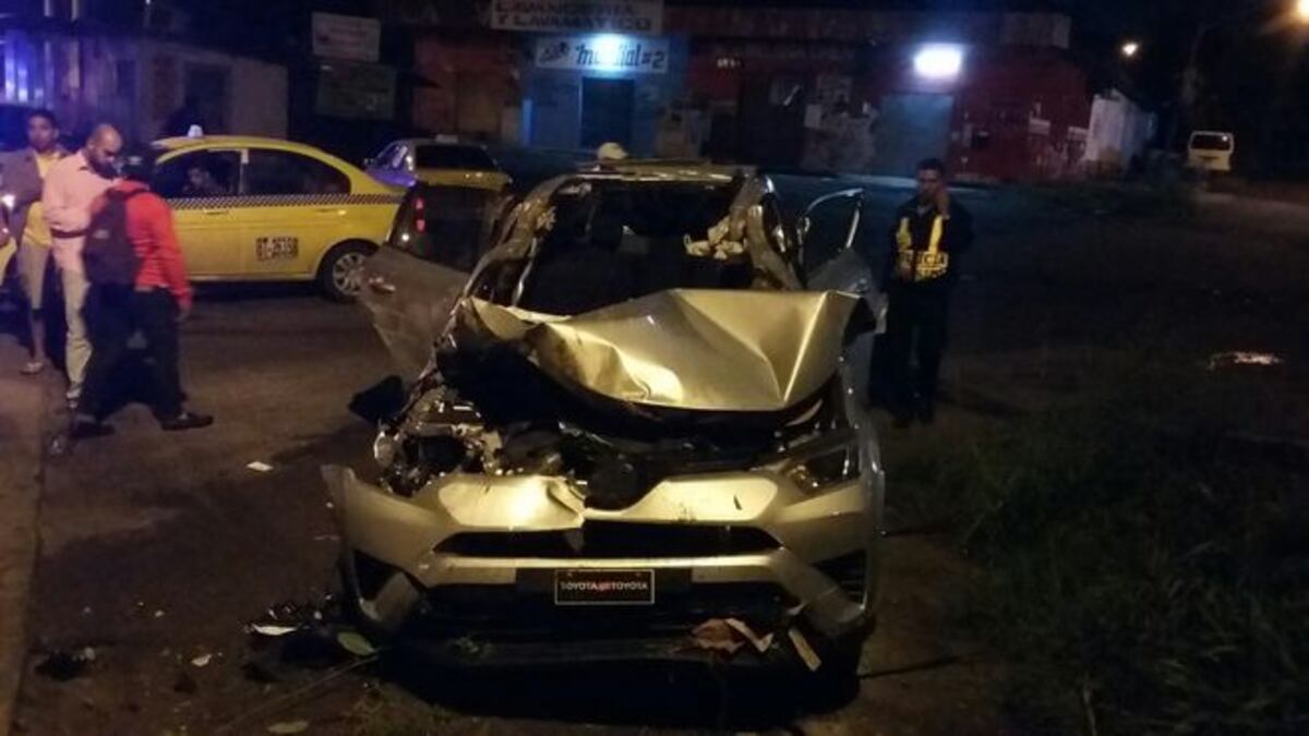¡VIVO DE MILAGRO! El carro le quedó como un chicharrón en Arraiján +FOTOS 