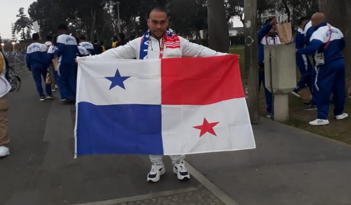 Pese a que le falta una pierna, Rey Dimas levanta sus sueños sobre sus hombros