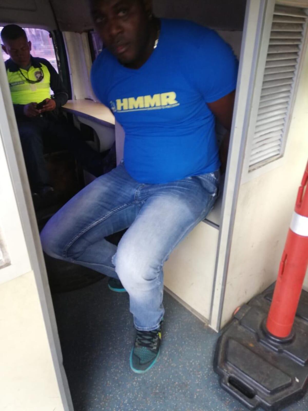 Unidad de la Policía de Tránsito es agredida por conductor de busito pirata