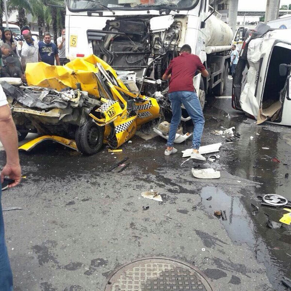 APARATOSO ACCIDENTE. Deja 5 heridos en Los Andes 