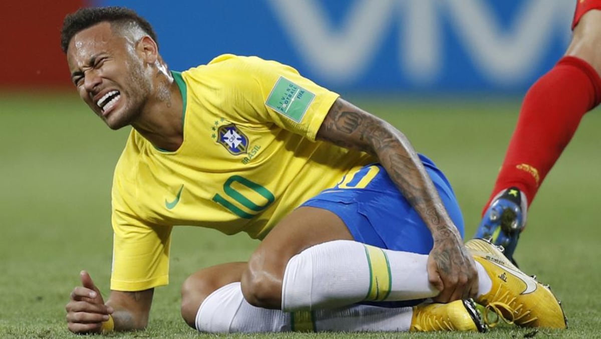 El brasileño Neymar reveló lo que muchos se temían cuando se tira