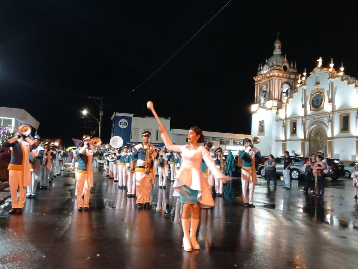 Santiagueños celebraron por todo lo alto sus 404 años de fundación