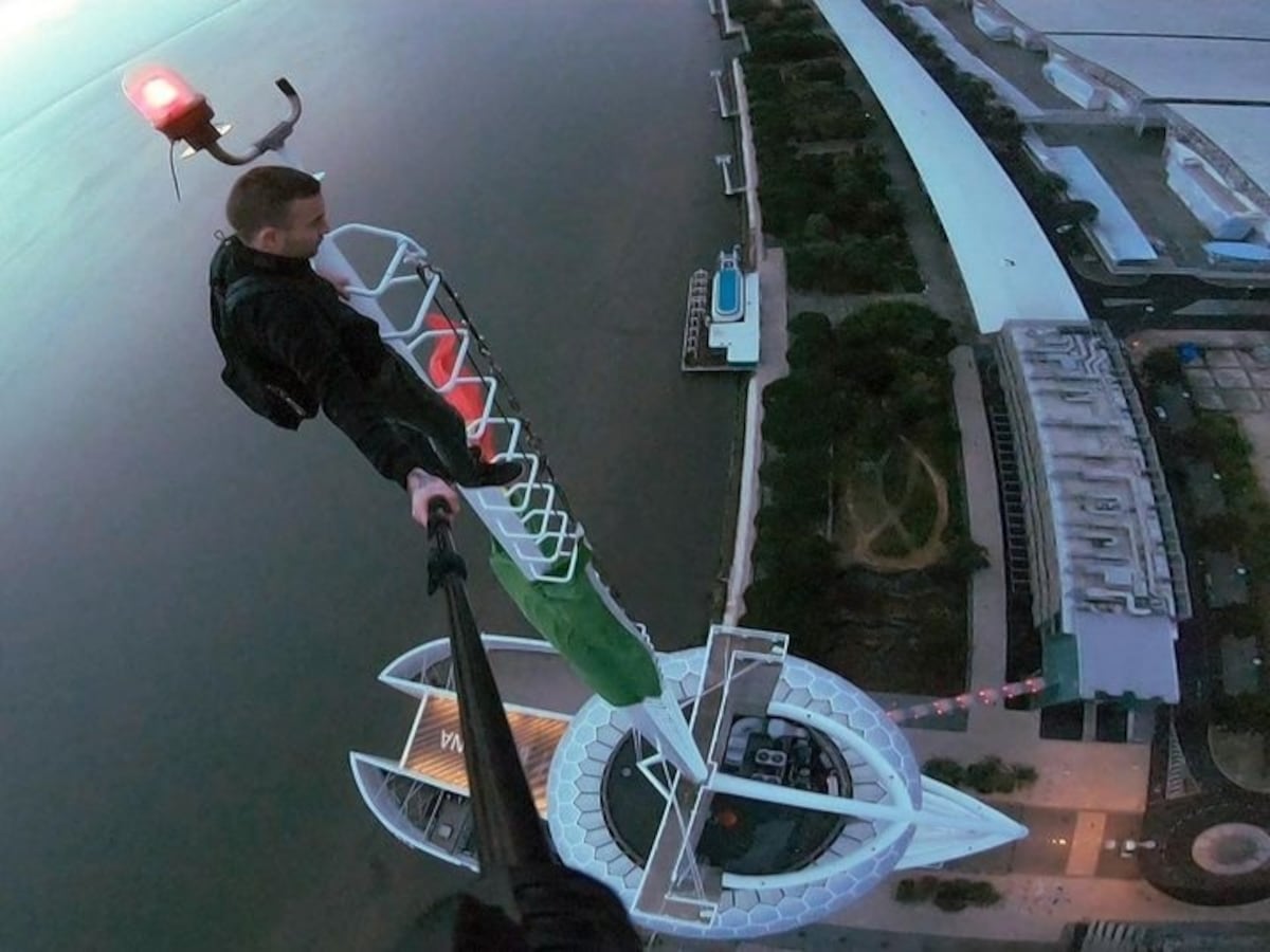 Video mortal. Famoso Instagramer cae de un piso 68