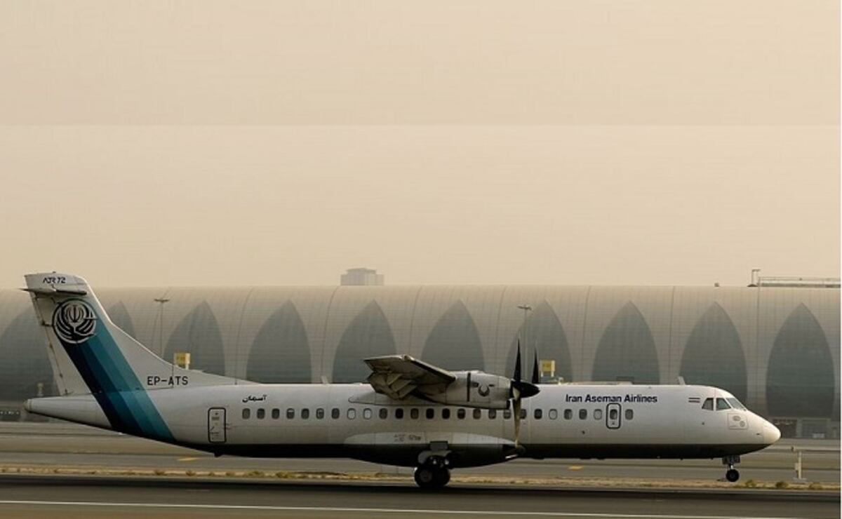 Avión se estrella en Irán y se presume que sus 66 pasajeros murieron