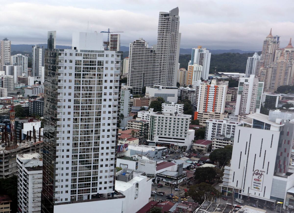 Ministro Alexander asegura que hay proyectos en marcha que agilizarán la economía