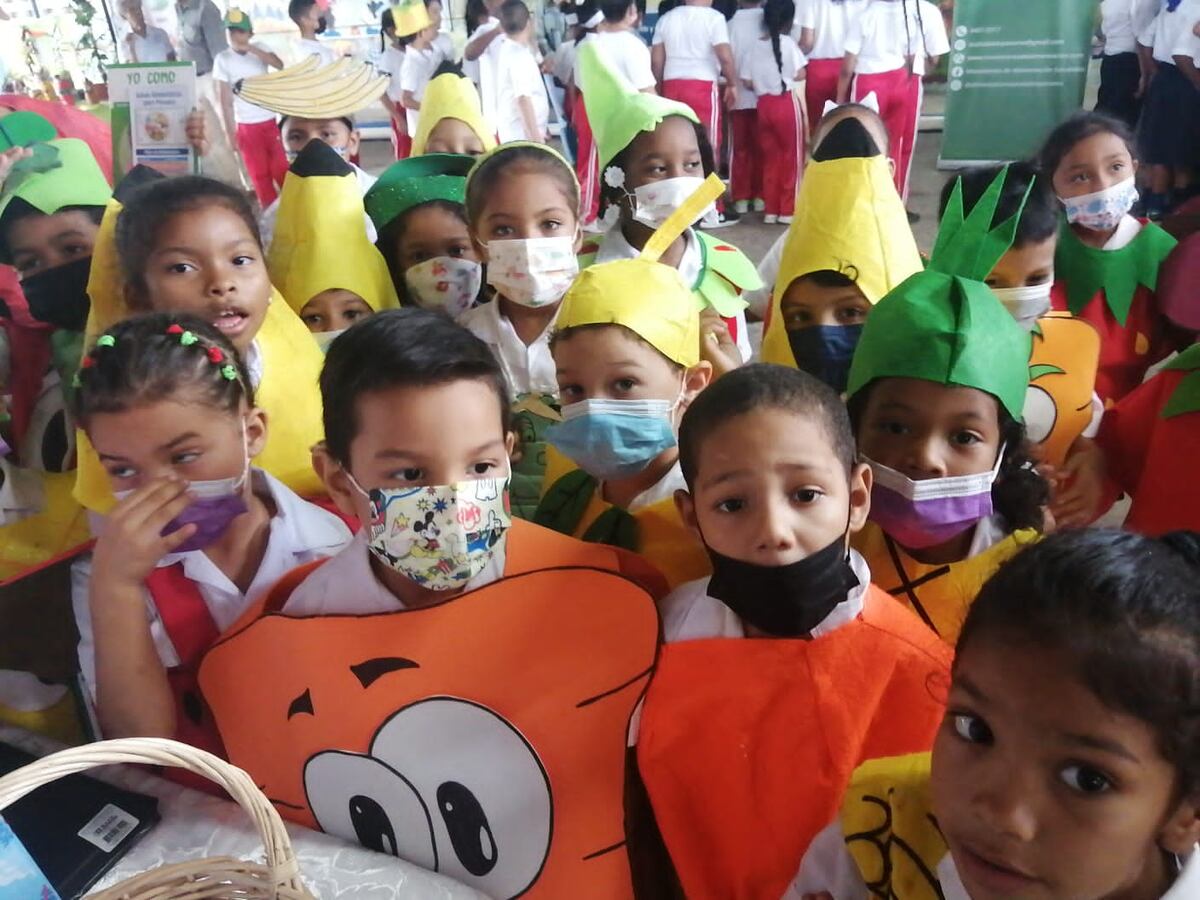 Más del 38% de la población escolar tiene sobrepeso y por ello realizan feria en escuela de San Miguelito. Video