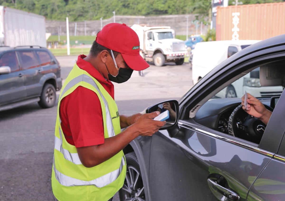 Arranca subsidio al combustible para conductores de buses y taxis; hay más de 21 mil inscritos