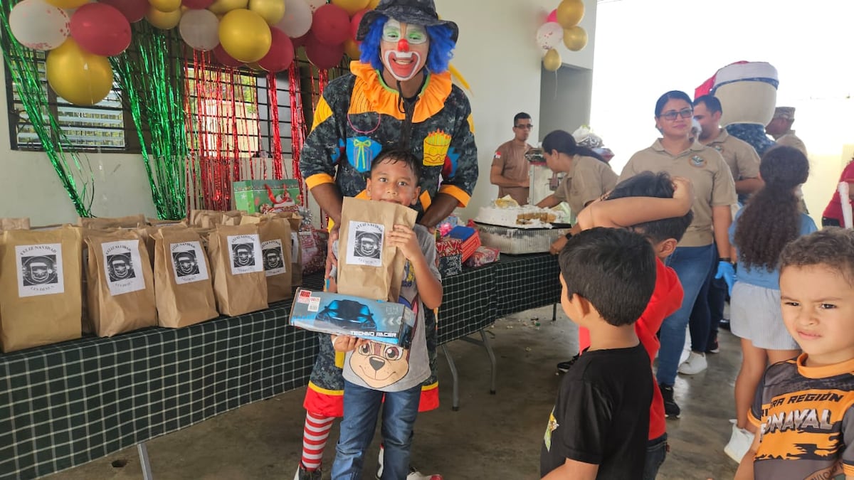 Navalito: el sargento que combate la tristeza con una nariz roja