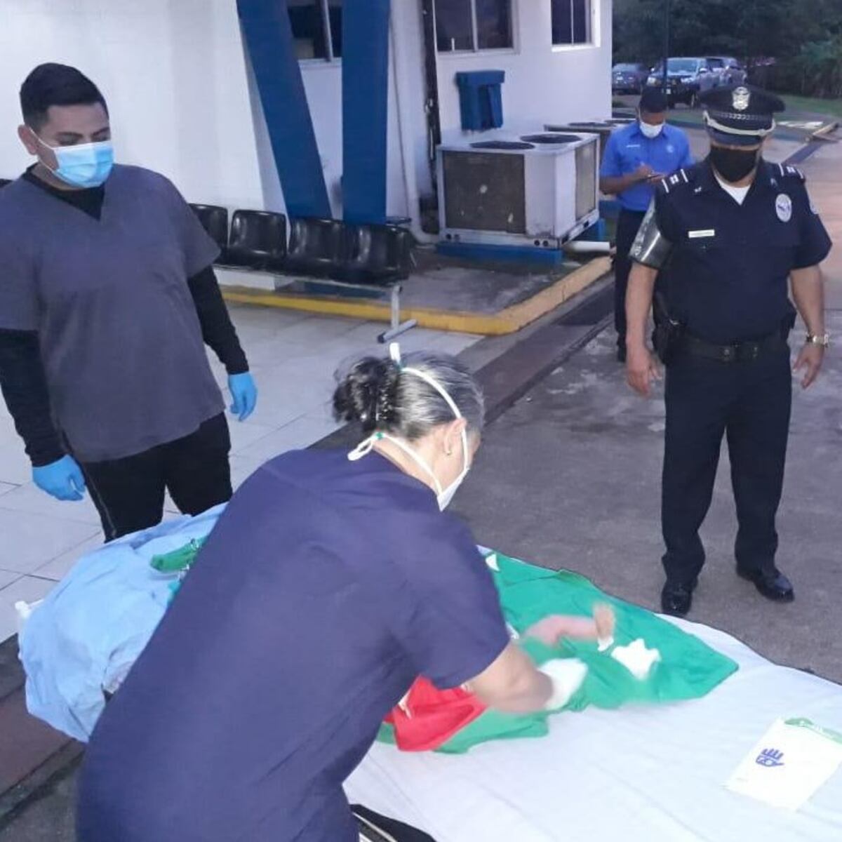 Milagro en Soná. Bebé nace en una patrulla de la policía | Video