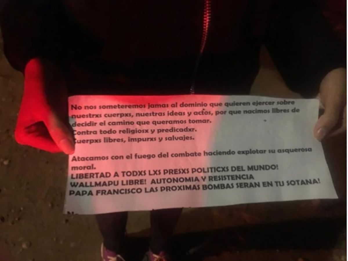 ¡QUEMAN IGLESIA! Antes de la llegada del papa en Chile le mandan fuerte mensaje