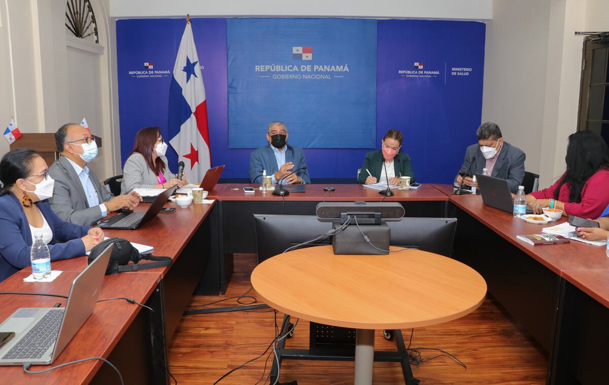 Pese al alza de contagios en colegios, Meduca y Minsa reiteran que el año lectivo continuará presencial