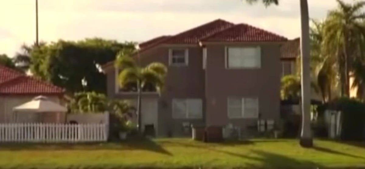 Captan momento cuando bala perdida hiere de muerte a hombre en festejo navideño