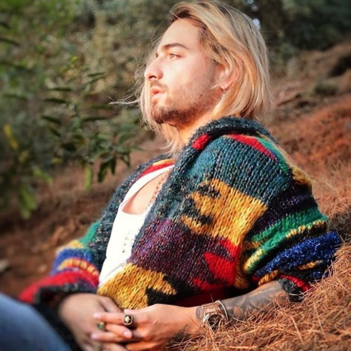 Nuevo 'look' de rubio platinado de Maluma causa revuelo en las redes