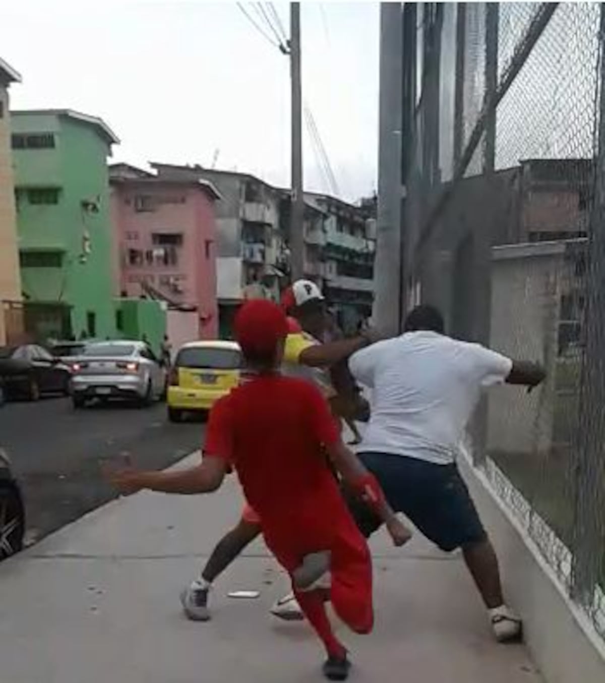 Práctica de béisbol en la ciudad capital termina en trifulca. Video