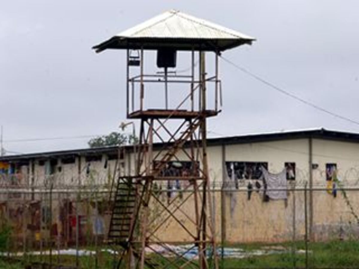 Reos pasaban la cuarentena con ron en su celda. Alertan de supuesta caleta en La Joyita