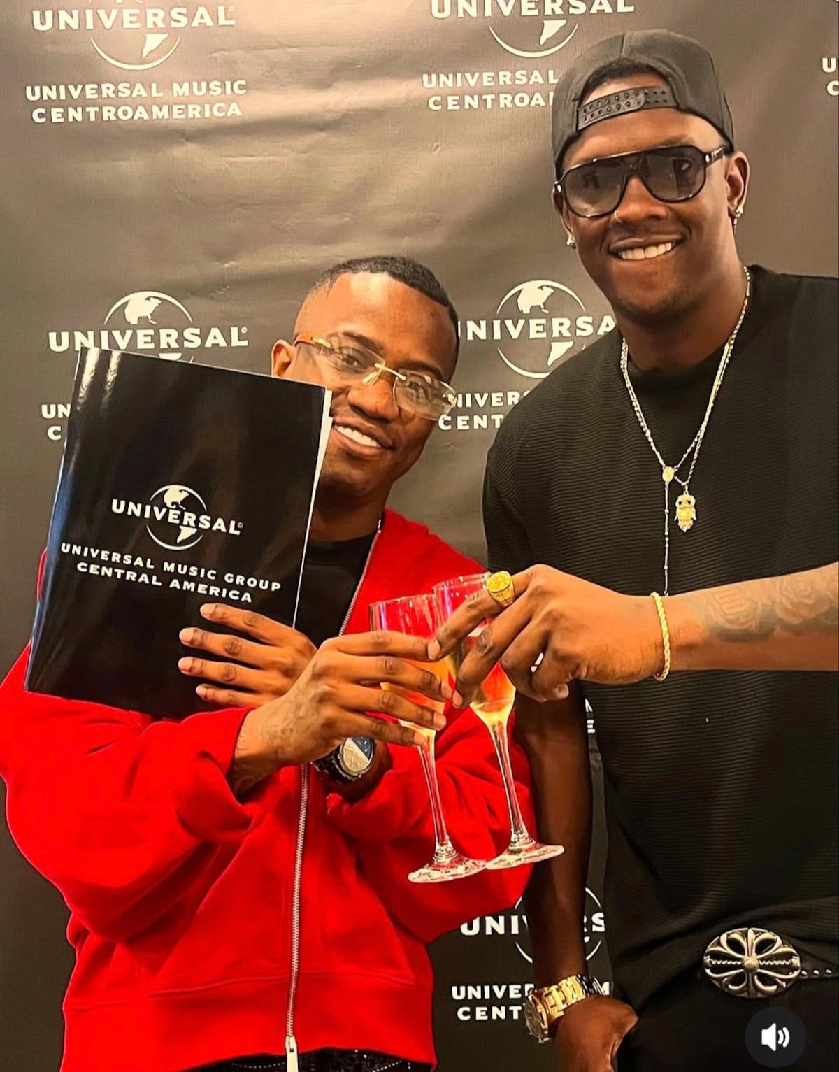 ¡Gloria a Dios! El Barbel firma con Universal Music Centroamérica tras meses de polémicas y procesos legales: ‘Sueños millonarios’