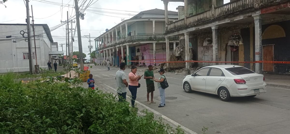 Viejo caserón se desploma en Colón sin causar heridos