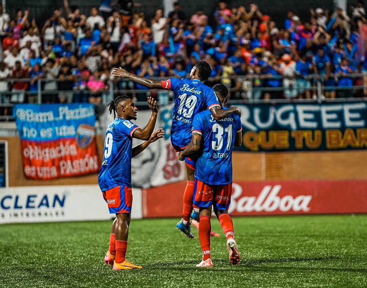 CD Plaza Amador remonta y gana 3-1 a Tauro FC con triplete de Jorlian Sánchez