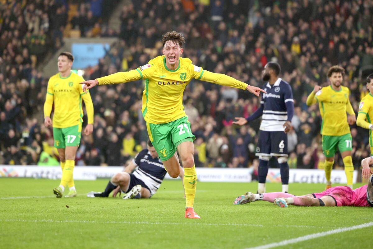Norwich vence a Millwall con doblete de Schwartau