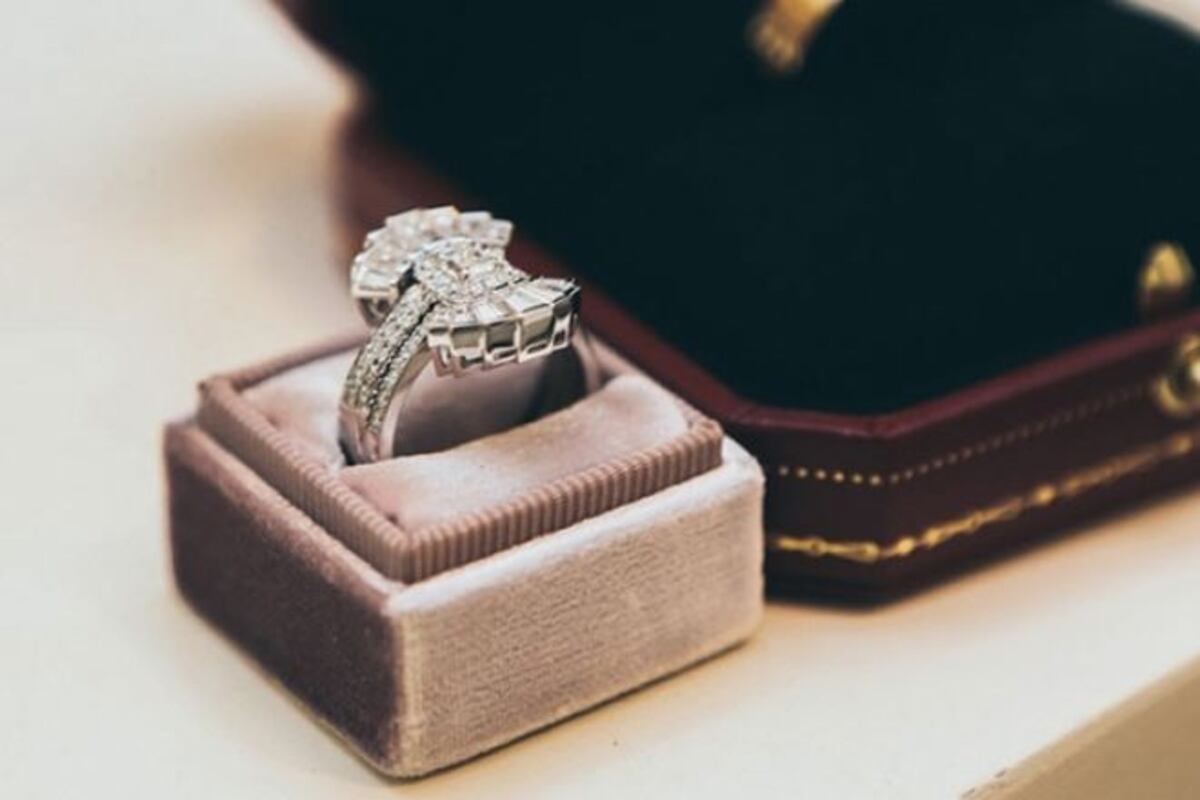 Intenta robar un anillo de diamantes de 40 mil dólares y ¡se lo traga! (+Video)