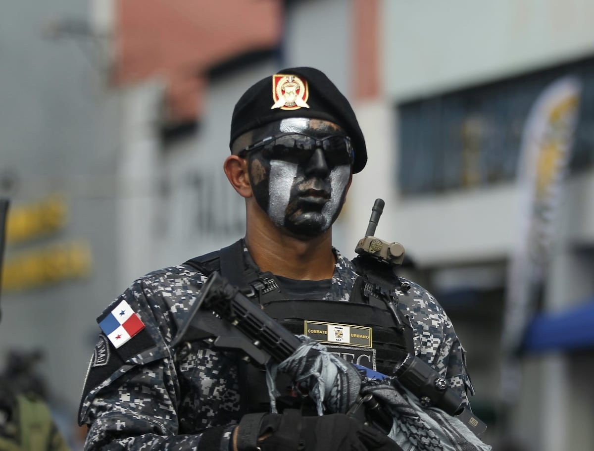 Colón celebra el 5 de noviembre entre historia, tradición y desfile patriótico