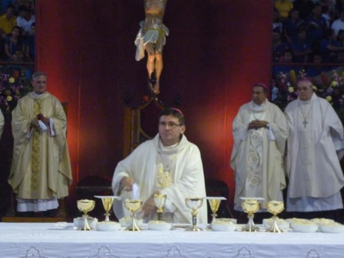 Obispo Manuel Ochogavía sigue positivo a covid-19. Reprograman misa en Portobelo