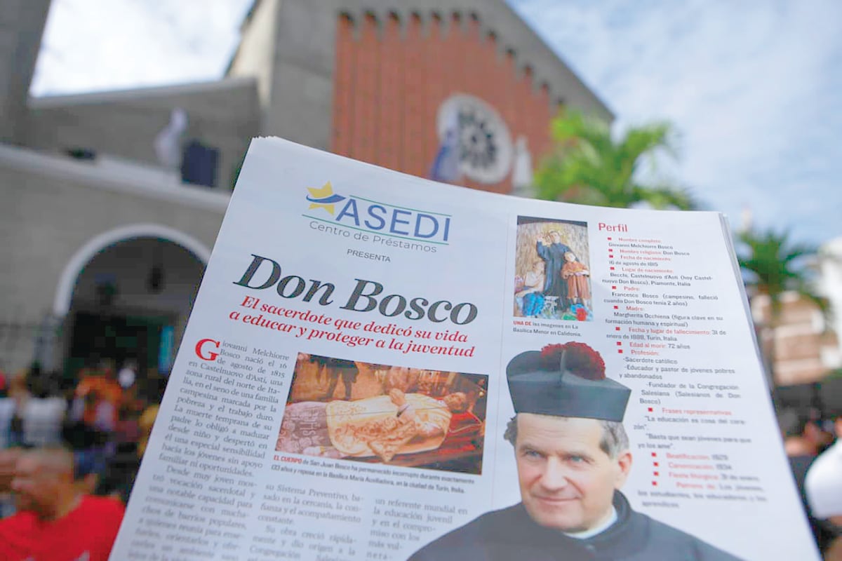 Miles llenan calles de Calidonia por San Juan Bosco en procesión de este sábado