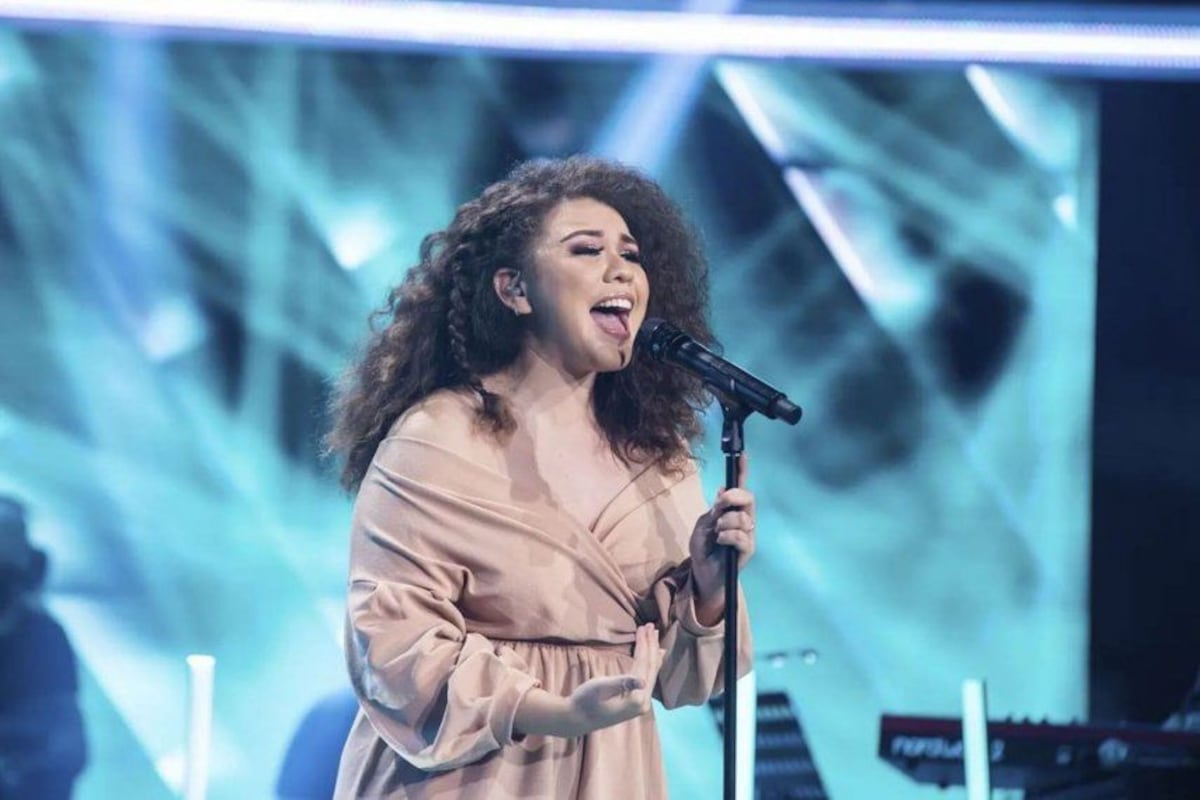 Una interpretación que eriza. Astrid Nicole seduce al jurado con su voz y se mete en semifinales de reality +Video