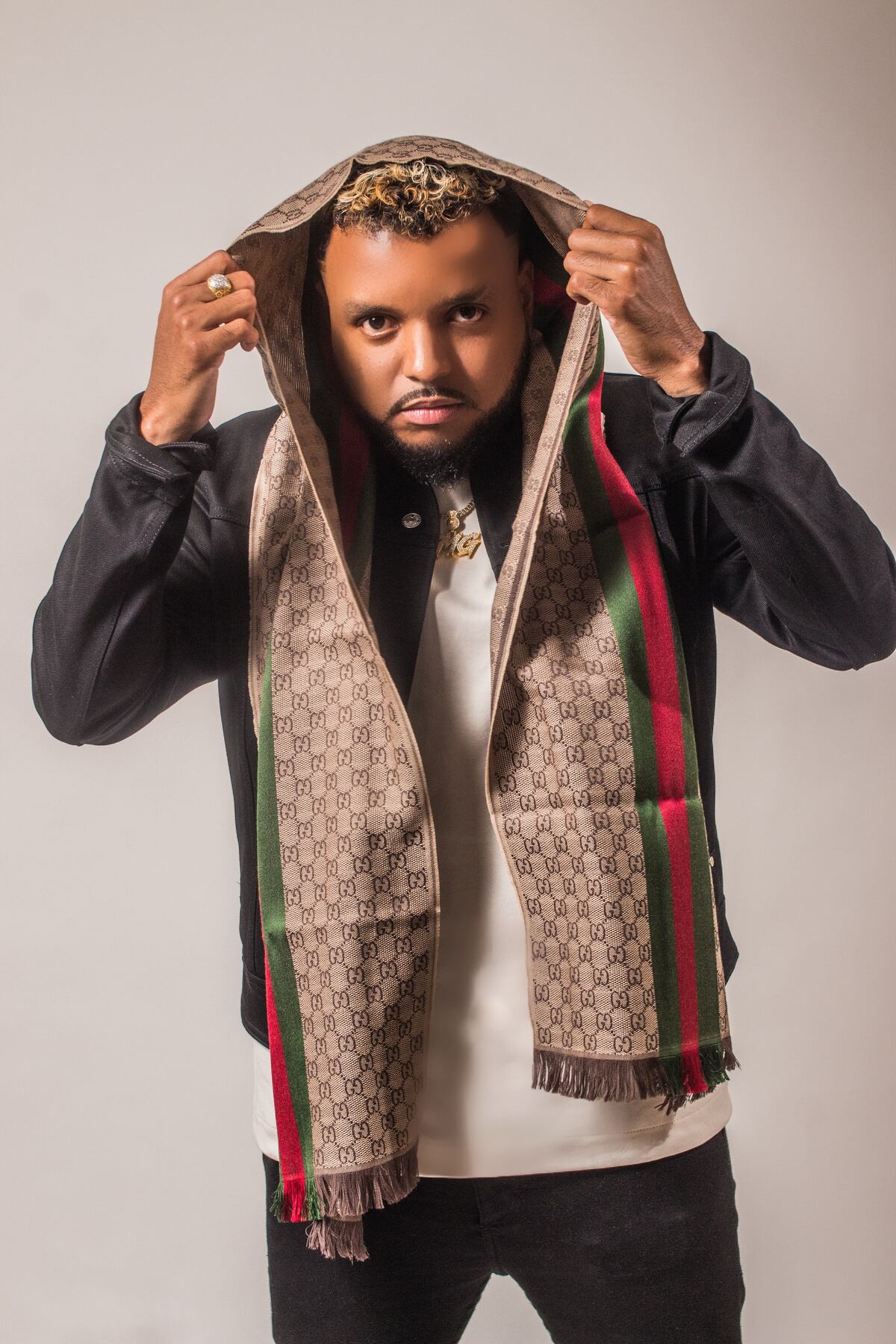 El artista panameño Tony Sabana invirtió 50 mil dólares para filmar video en Dubai