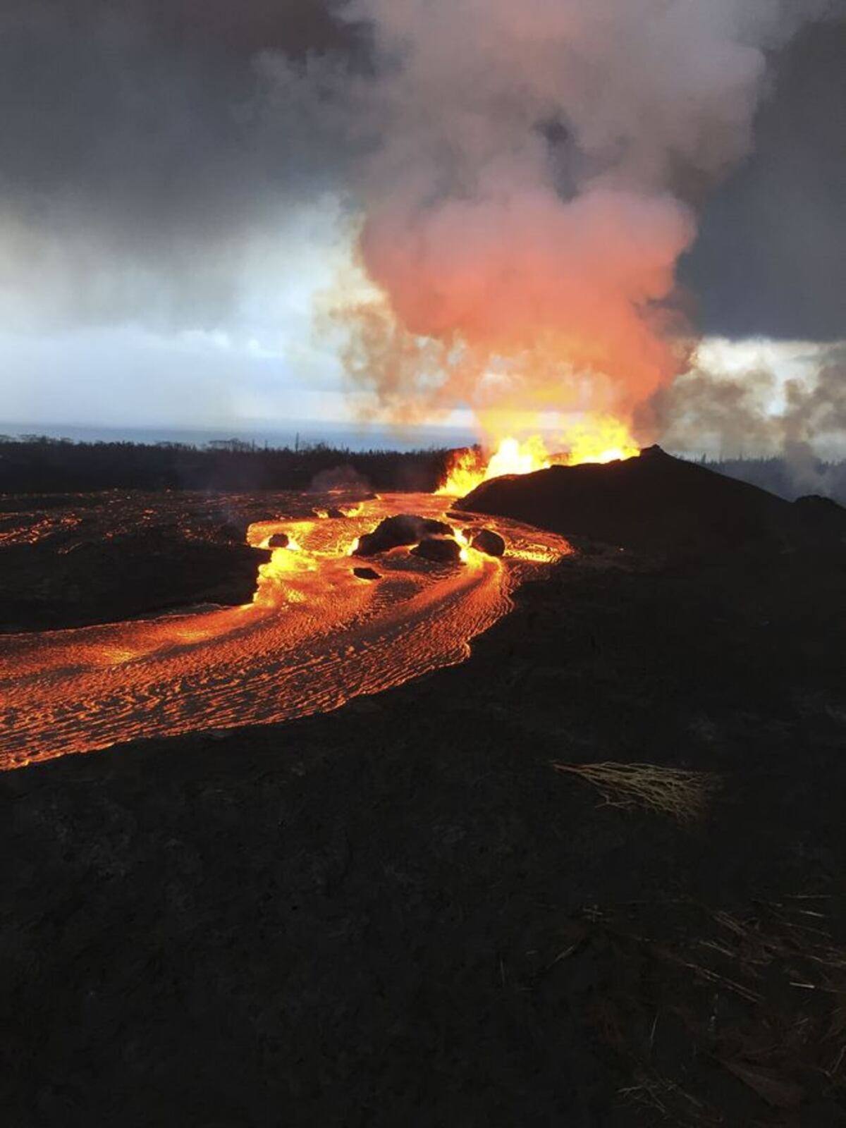 Impresionante. La lava del volcán Kilauea viaja a 24 kilómetros y destruye casas
