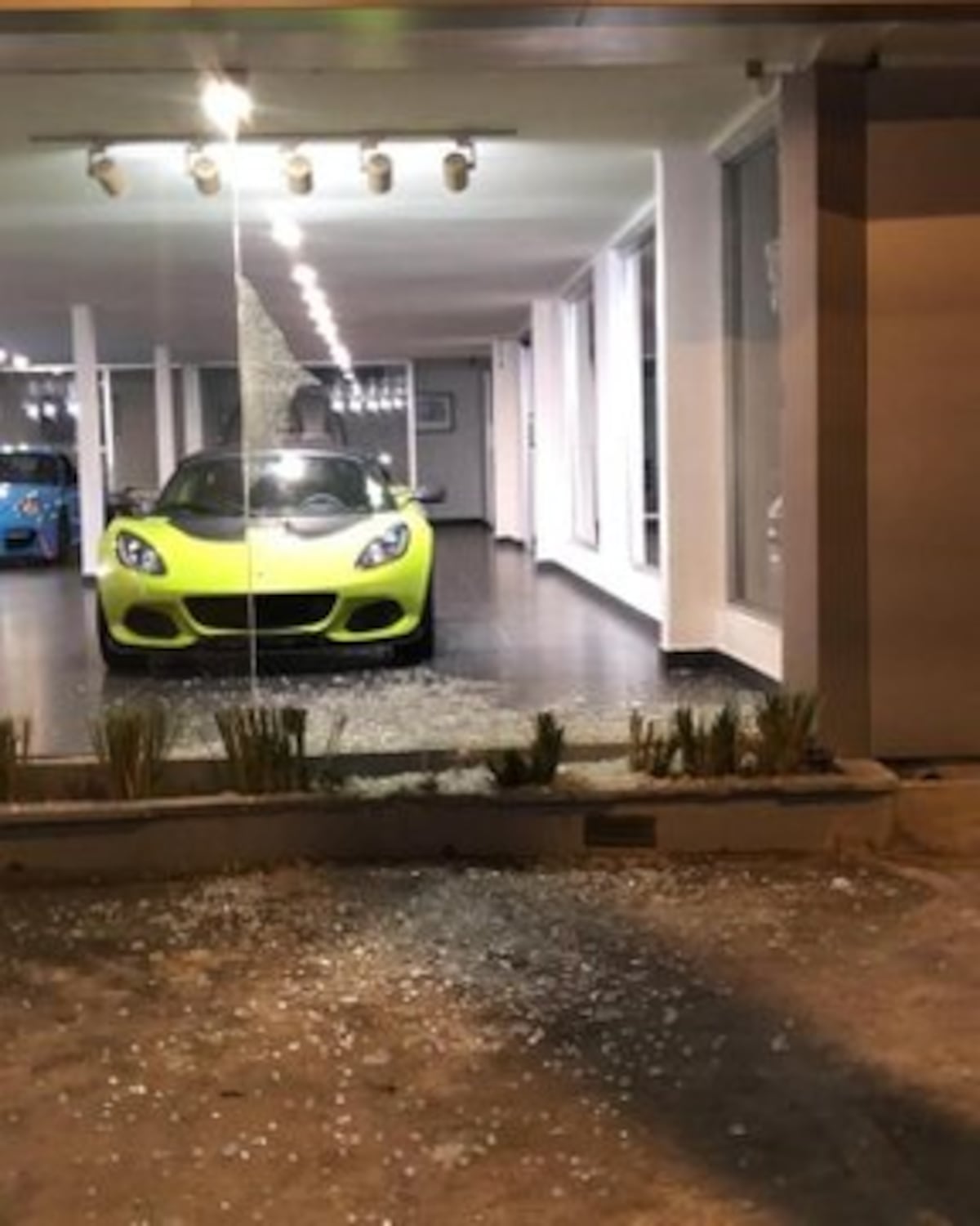 Qué locura. Banda rompe vitrinas volvió a atacar. Causaron destrozos en Calle 50, Tumba Muerto y Vía Cincuentenario. Videos