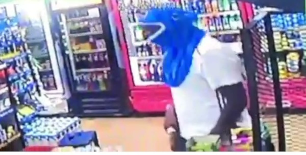 ¡Arriba las manos! Asaltan minisúper en Carrasquilla. Llevaban bolsas reutilizables, pero no era para comprar. Video