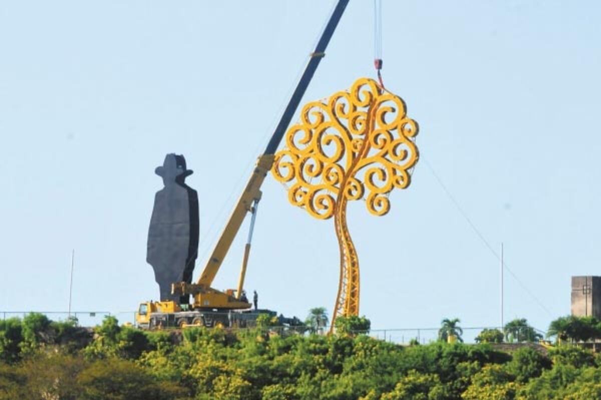 ¡QUÉ HORROR! 'Árbol de la vida' le cae a periodista en Nicaragua y lo mata 