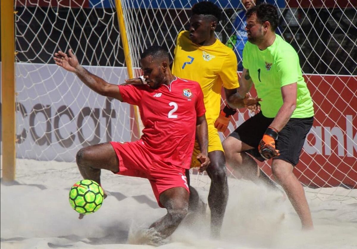 Panamá da un golpe de autoridad en su debut en el Premundial