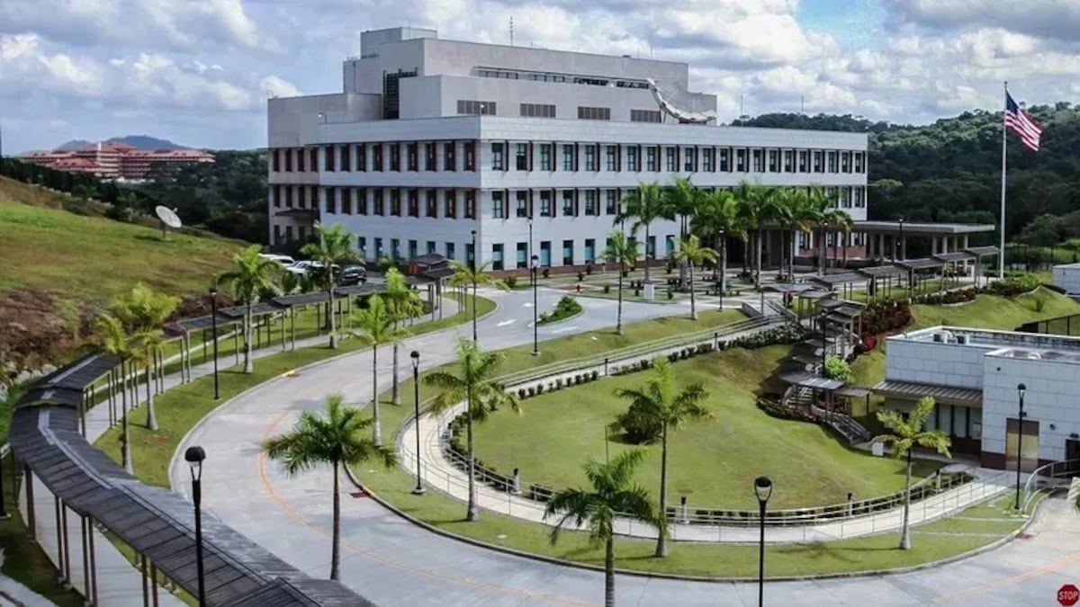 Venta de patio en la Embajada de Estados Unidos: gangas desde libros hasta juguetes este 18 de abril