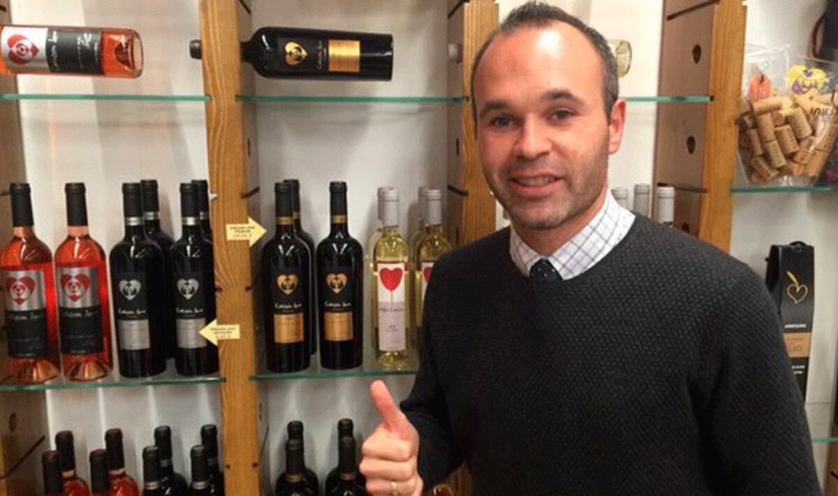 ¡Qué gol! Club chino le comprará miles de botellas de vino a Iniesta por fichaje