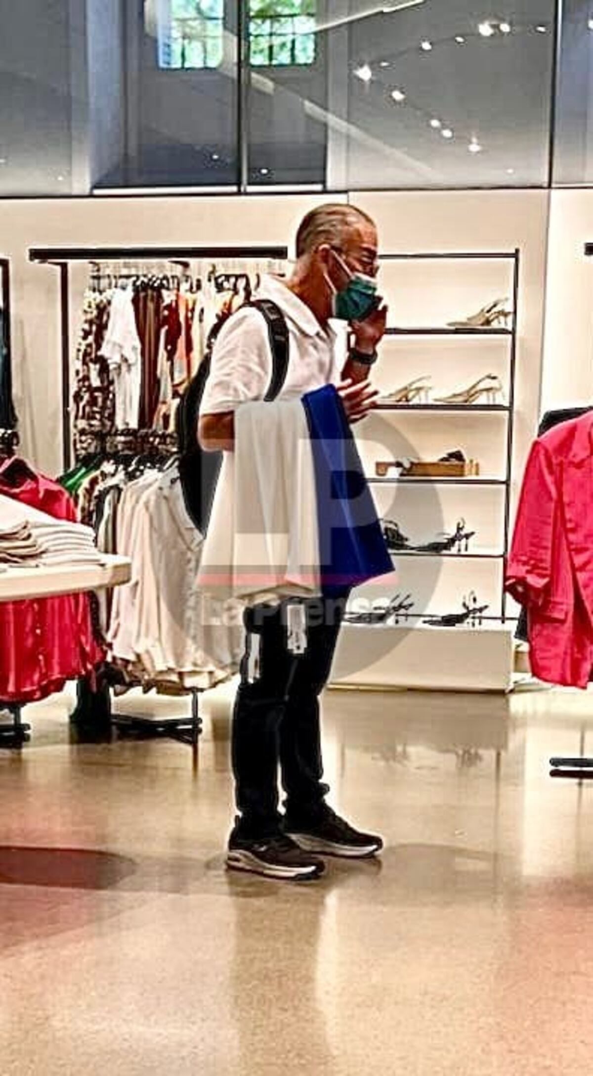 Lo pillan en España. ‘Tanque de Gas’ se pavea del Concejo y se va de ‘shopping’